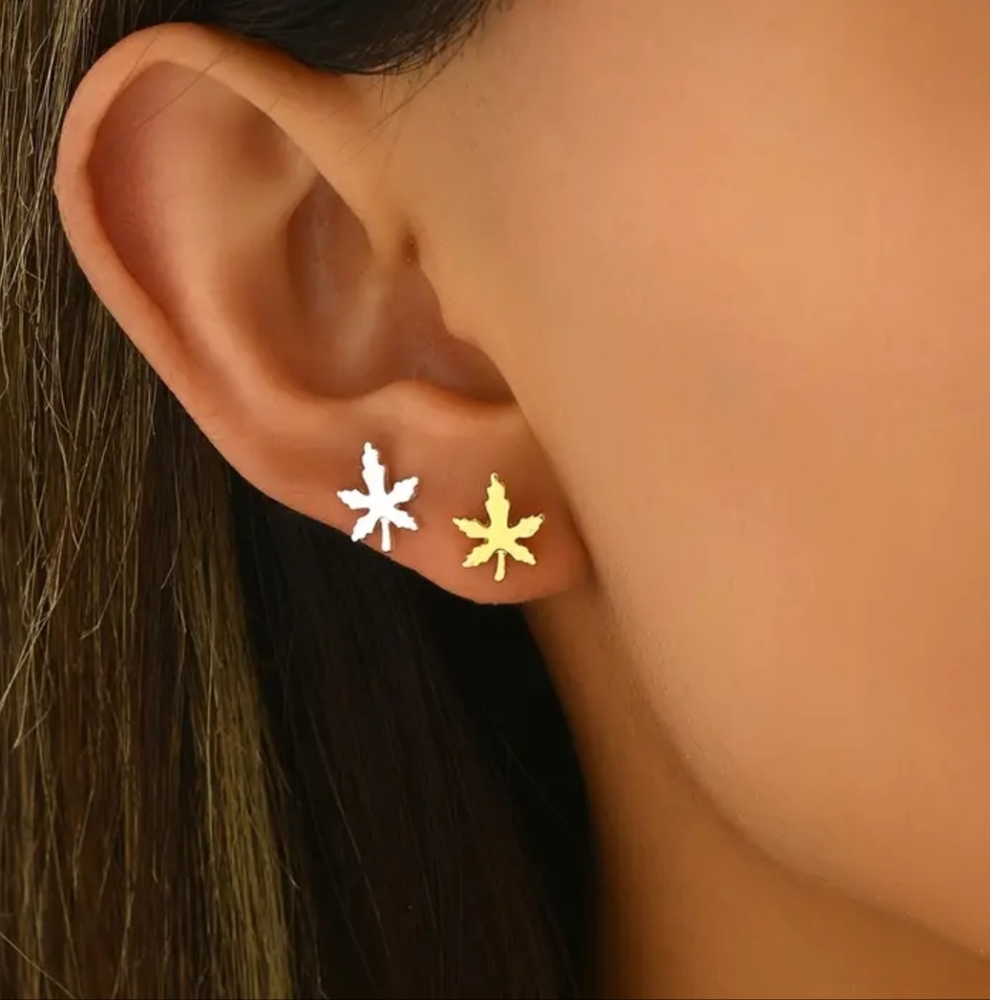 2 Pairs Of Silver 420 Weed Leaf Stainless Steel Stud Earrings 4×(OS) - Picture 7 of 9